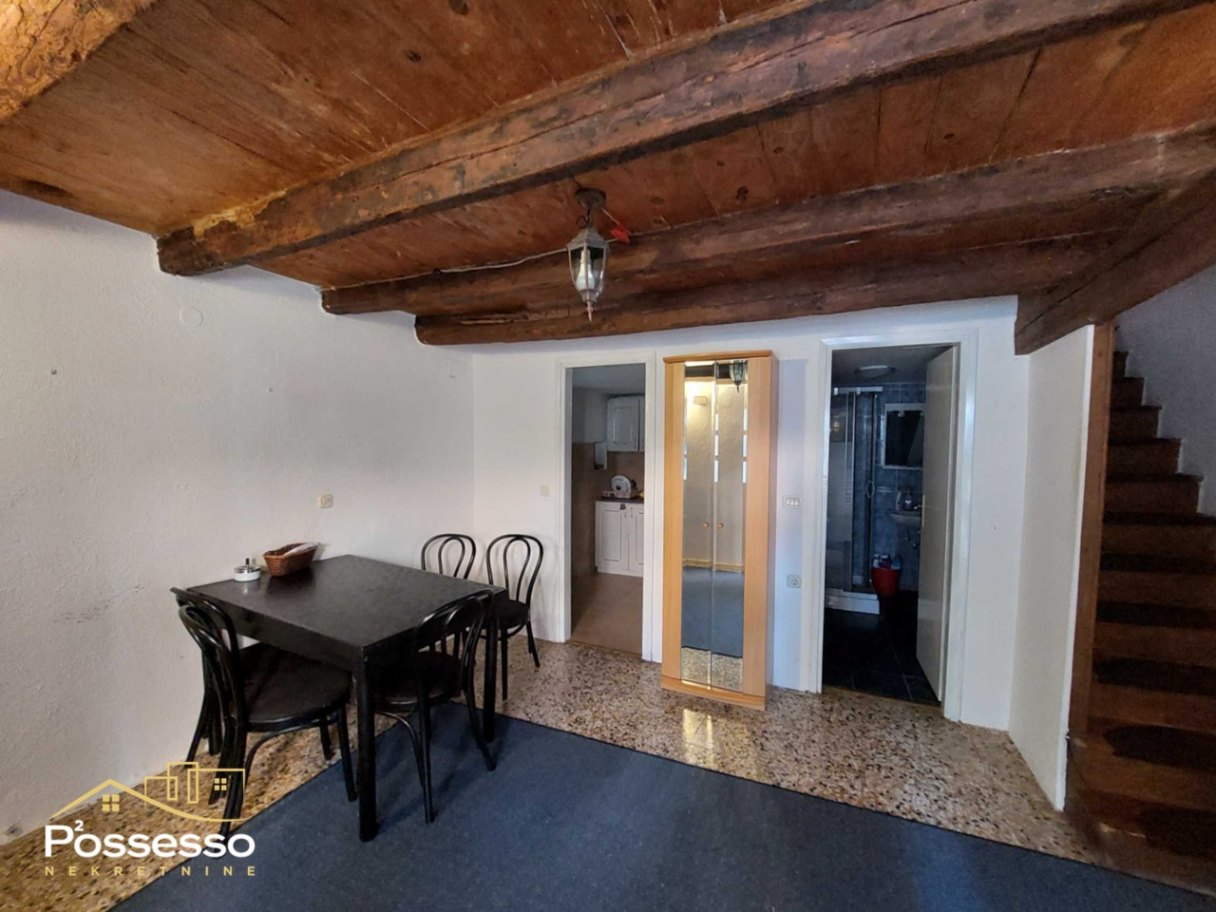 Umag starina s dvorištem Possesso nekretnine