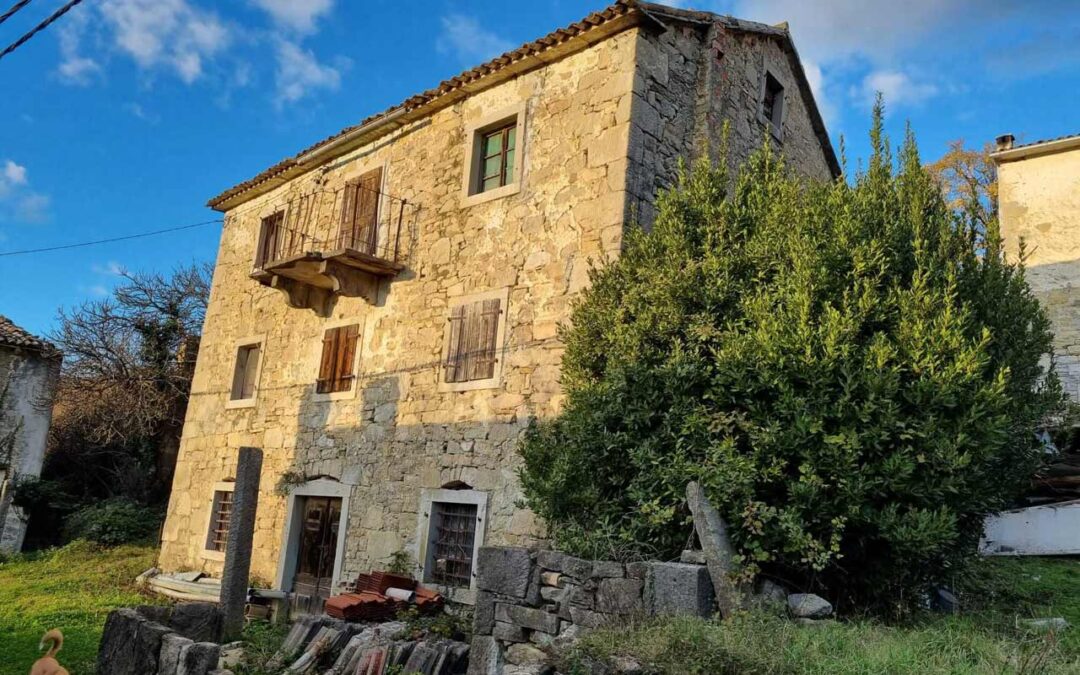 Buzet – samostojeća kamena kuća