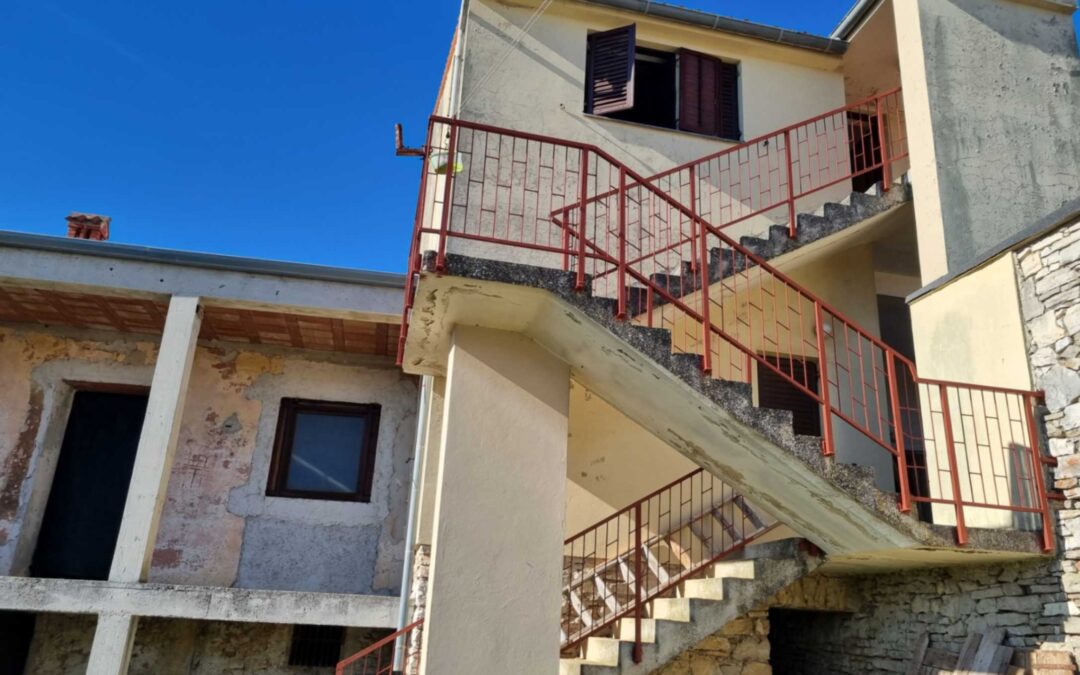 Pula – 2 kuće zadnje u nizu