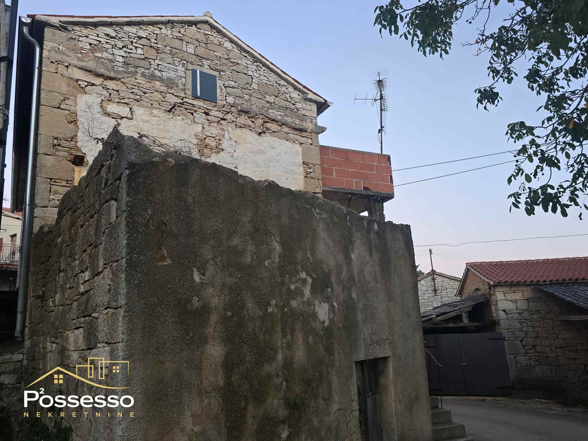 Pazin - kamena kuća - Possesso nekretnine