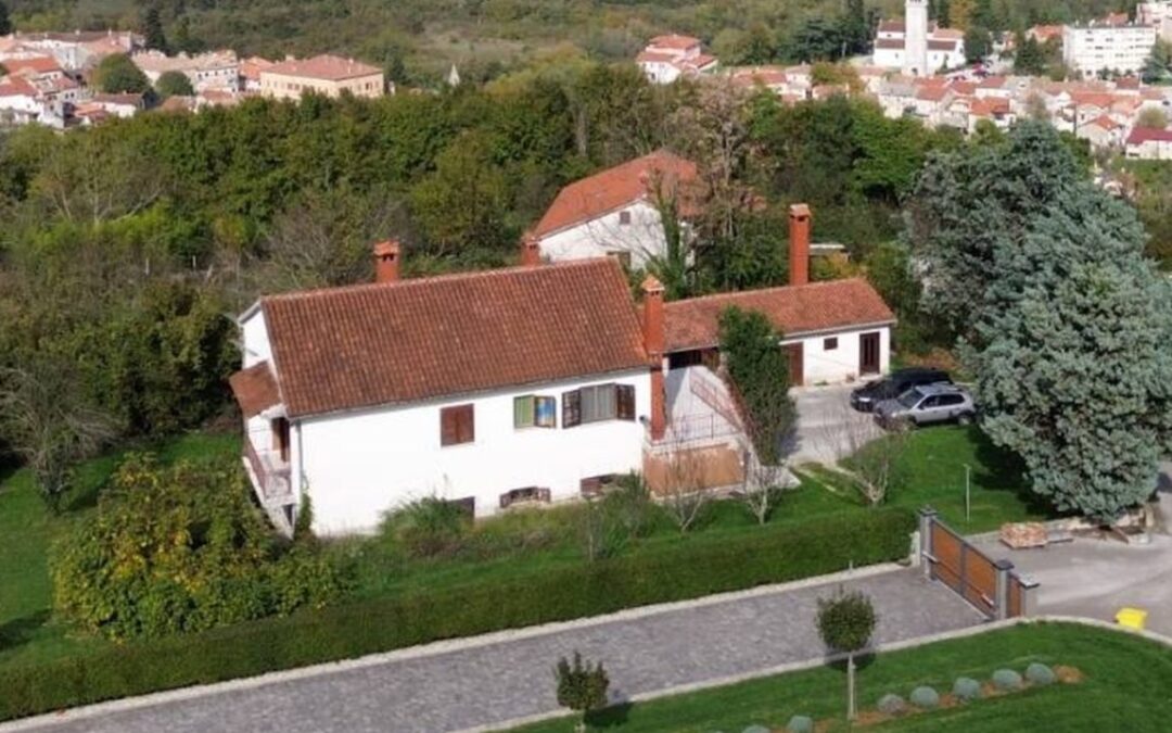Pazin – obiteljska kuća s okućnicom