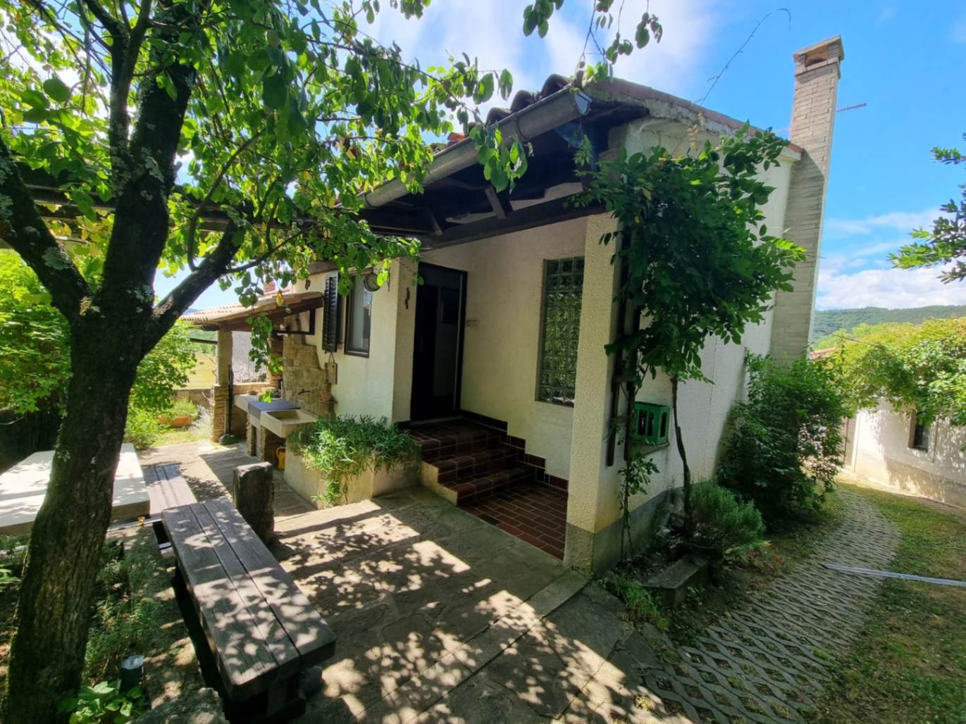 Buzet - kuća s imanjem - Possesso nekretnine