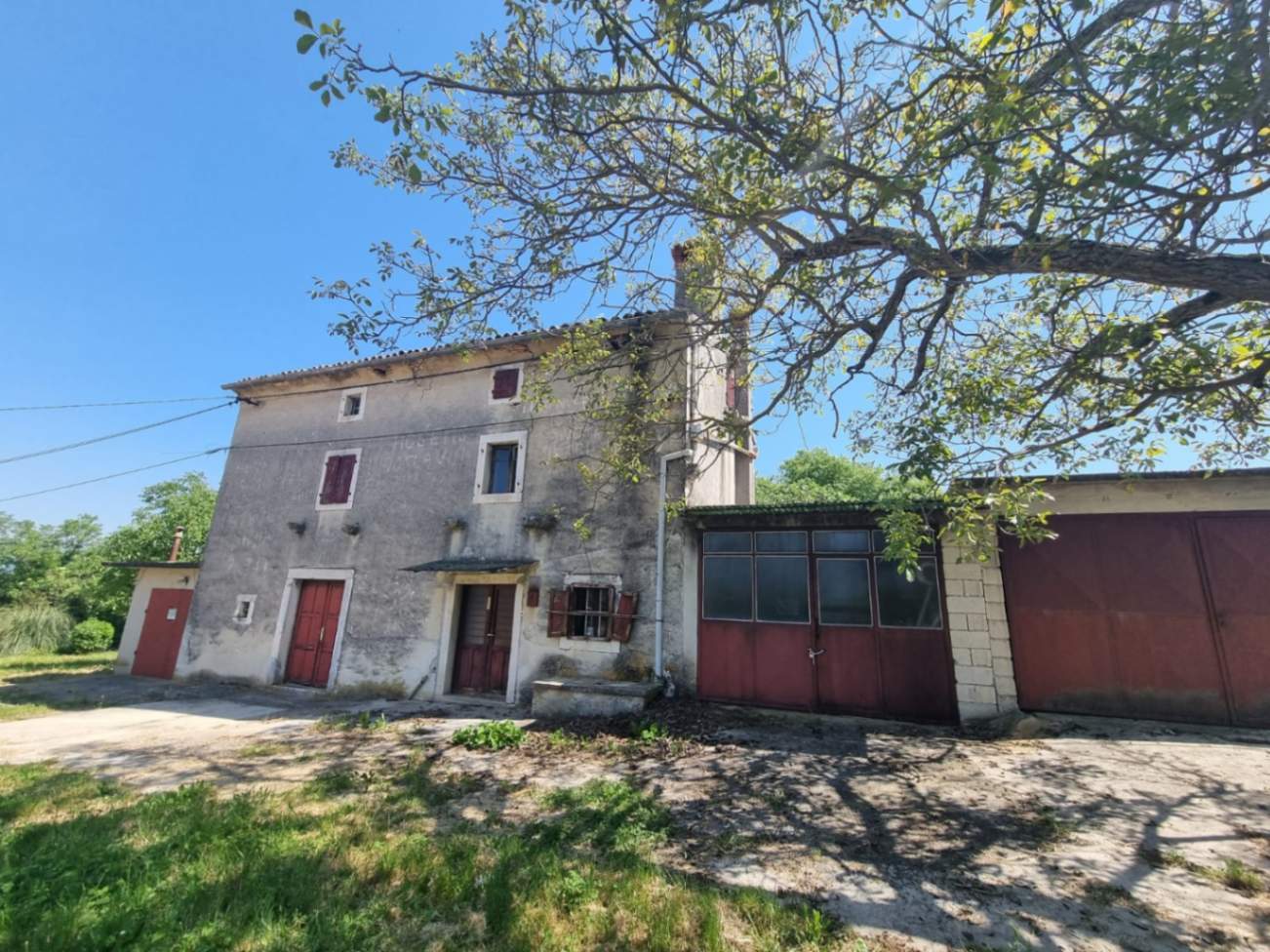 Labin - kamena kuća s imanjem - Possesso nekretnine Istra