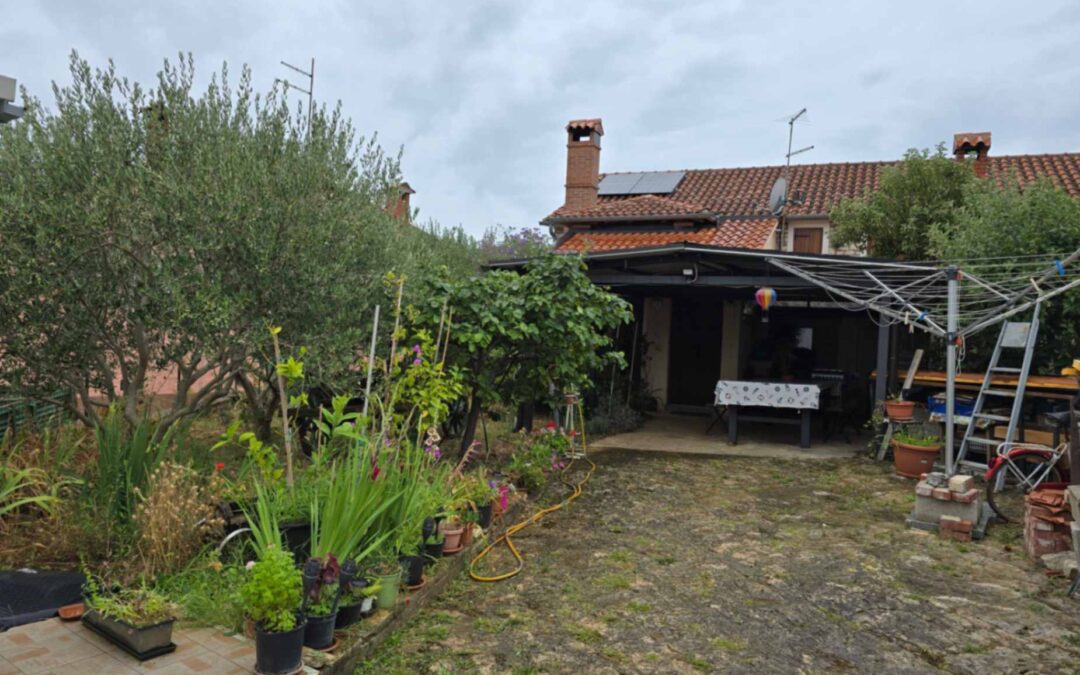 Sveti Lovreč – kamena kuća s dvorištem – NEDOSTUPNO