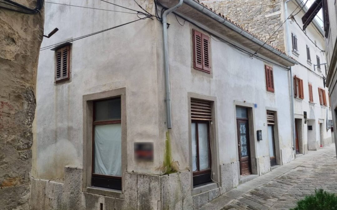 Buzet – kamena kuća u nizu – SAMO KOD NAS