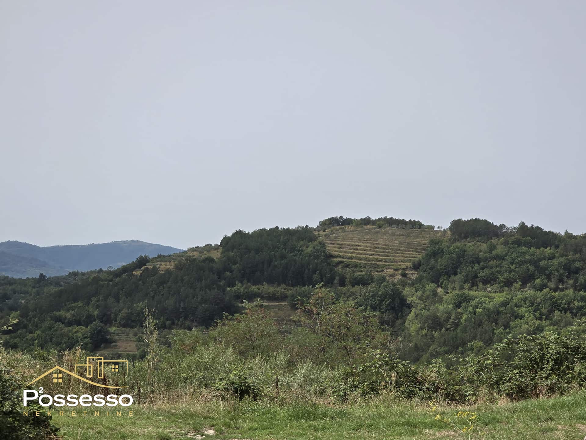 Draguć - kamena kuća s građevinskim zemljištem - Possesso nekretnine