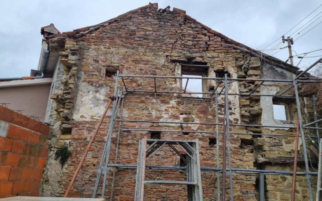 Pazin – kamena kuća u ruševnom stanju