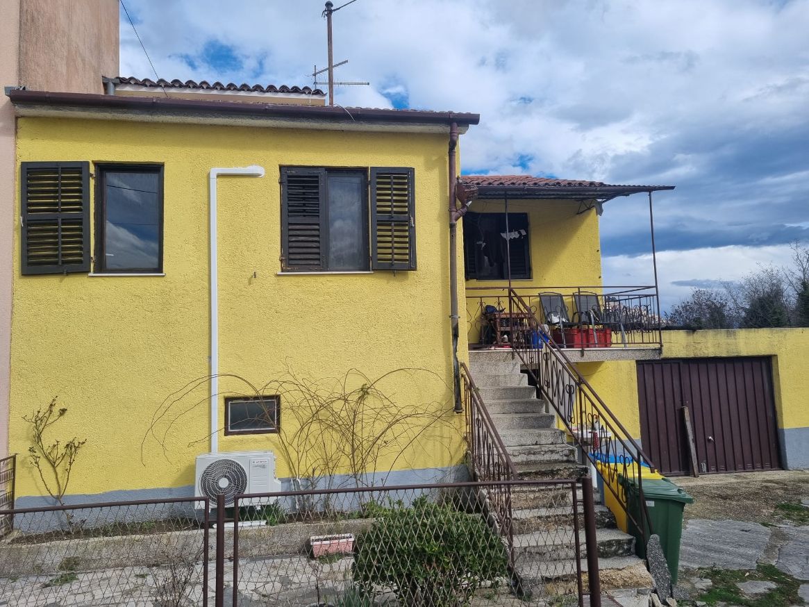 Motovun - kuća s okućnicom - Possesso nekretnine