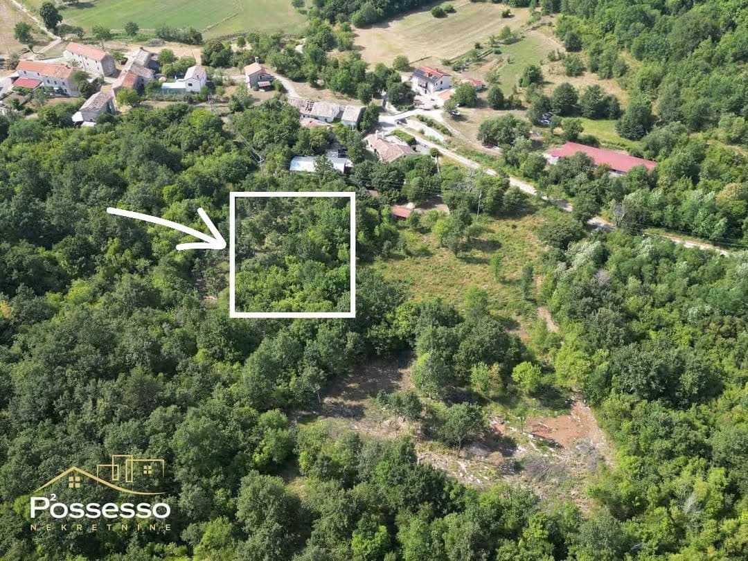 Roč - građevinsko zemljište - Possesso nekretnine
