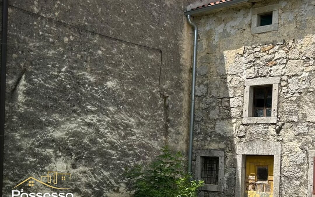 Lanišće – kamena kuća s dvorištem – SAMO KOD NAS