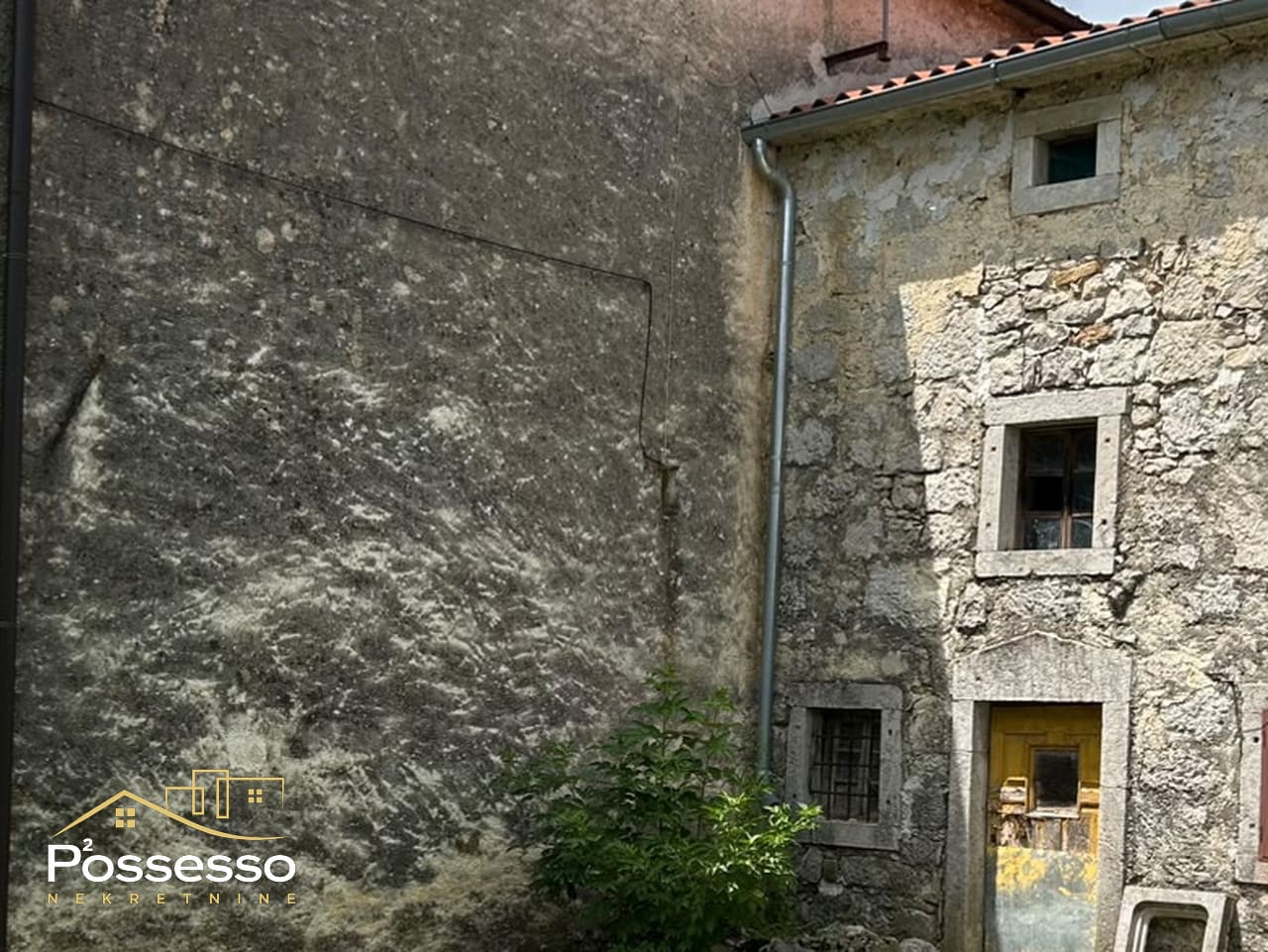 Lanišće - kamena kuća s dvorištem - Possesso nekretnine