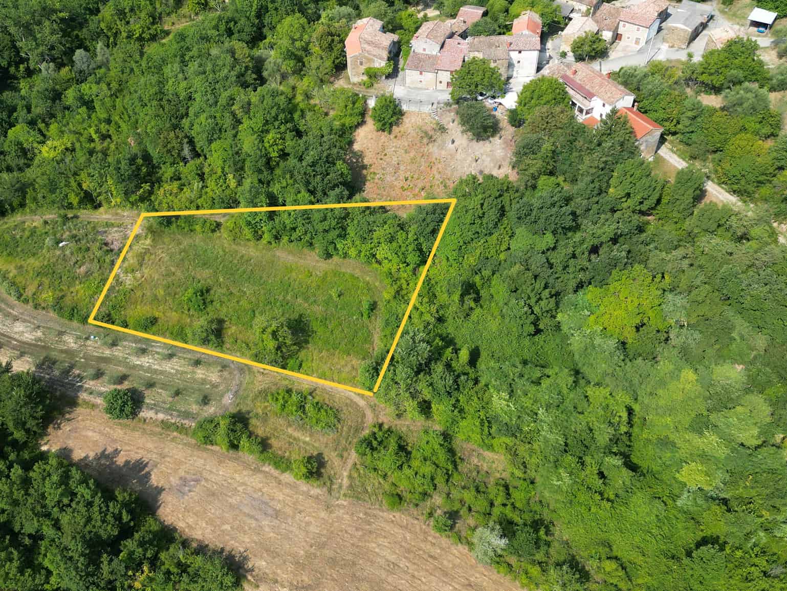 Buzet - poljoprivredno zemljište na rubu urbanizacije - Possesso nekretnine Hrvatska