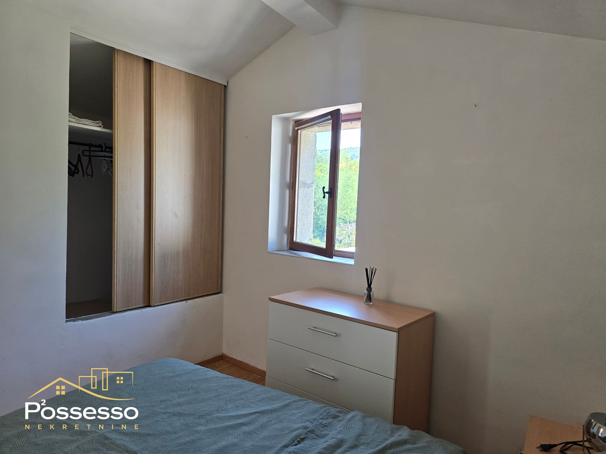 Buzet - Vrh - kamena kuća s dvorištem - Possesso nekretnine