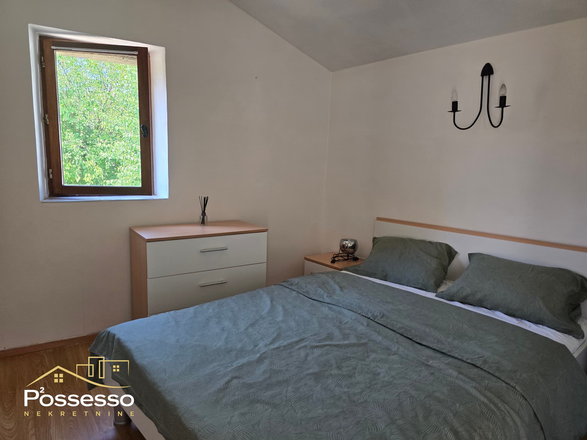 Buzet - Vrh - kamena kuća s dvorištem - Possesso nekretnine