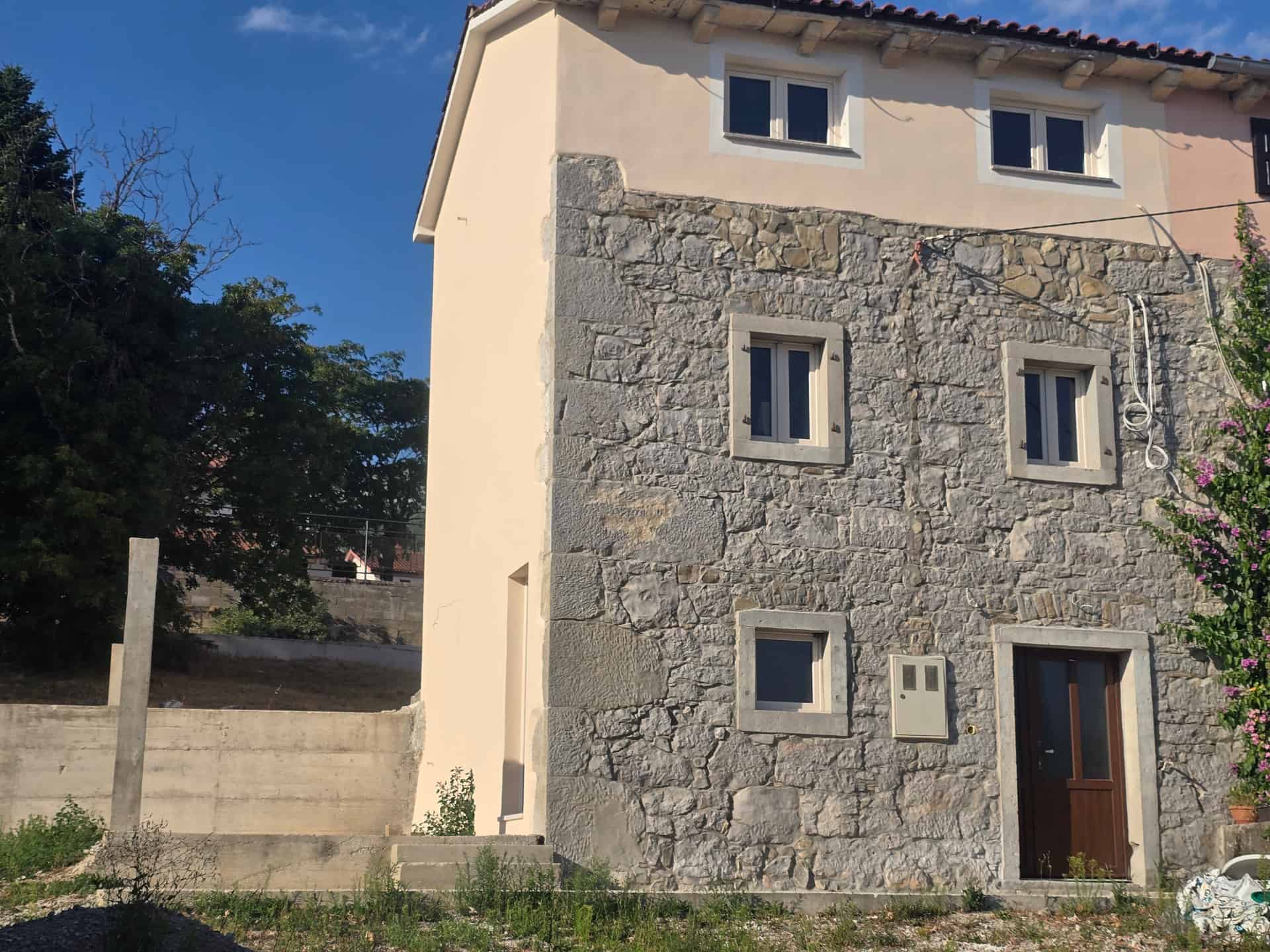 Buzet - kamena kuća s okućnicom - Possesso nekretnine