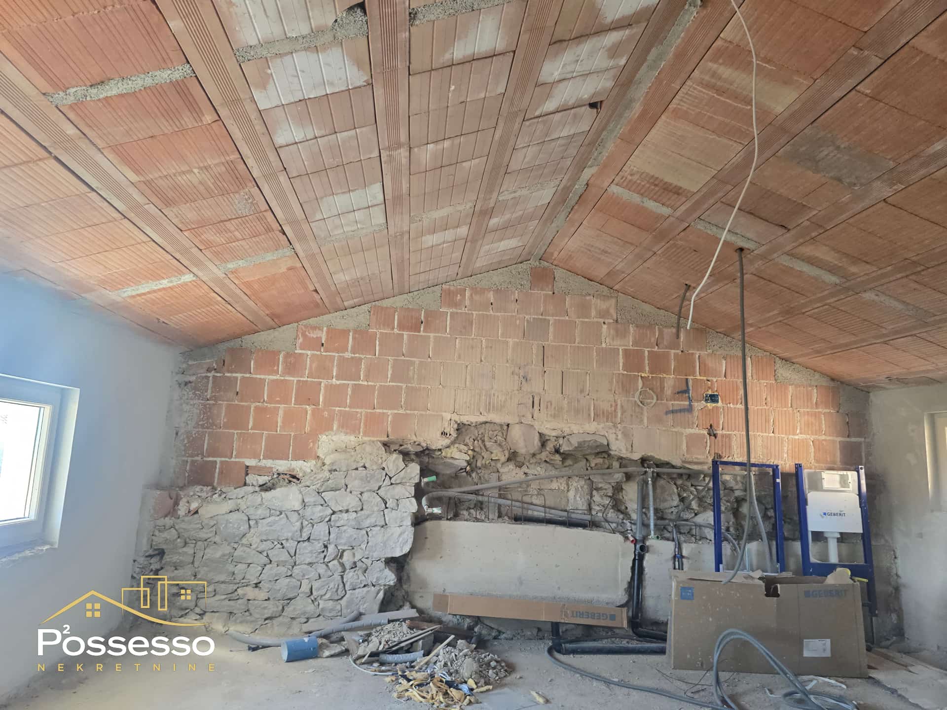 Buzet - kamena kuća s okućnicom - Possesso nekretnine