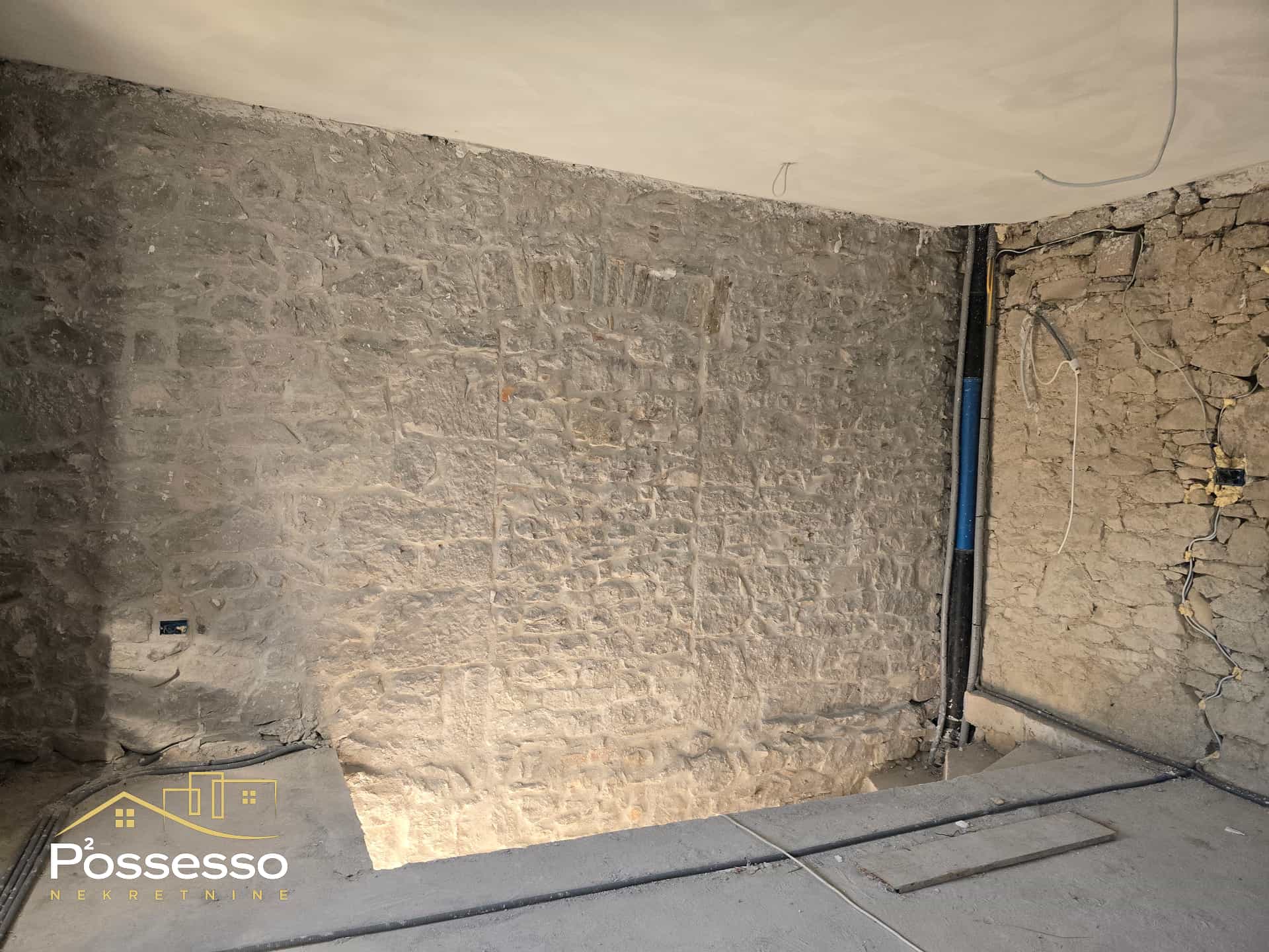Buzet - kamena kuća s okućnicom - Possesso nekretnine