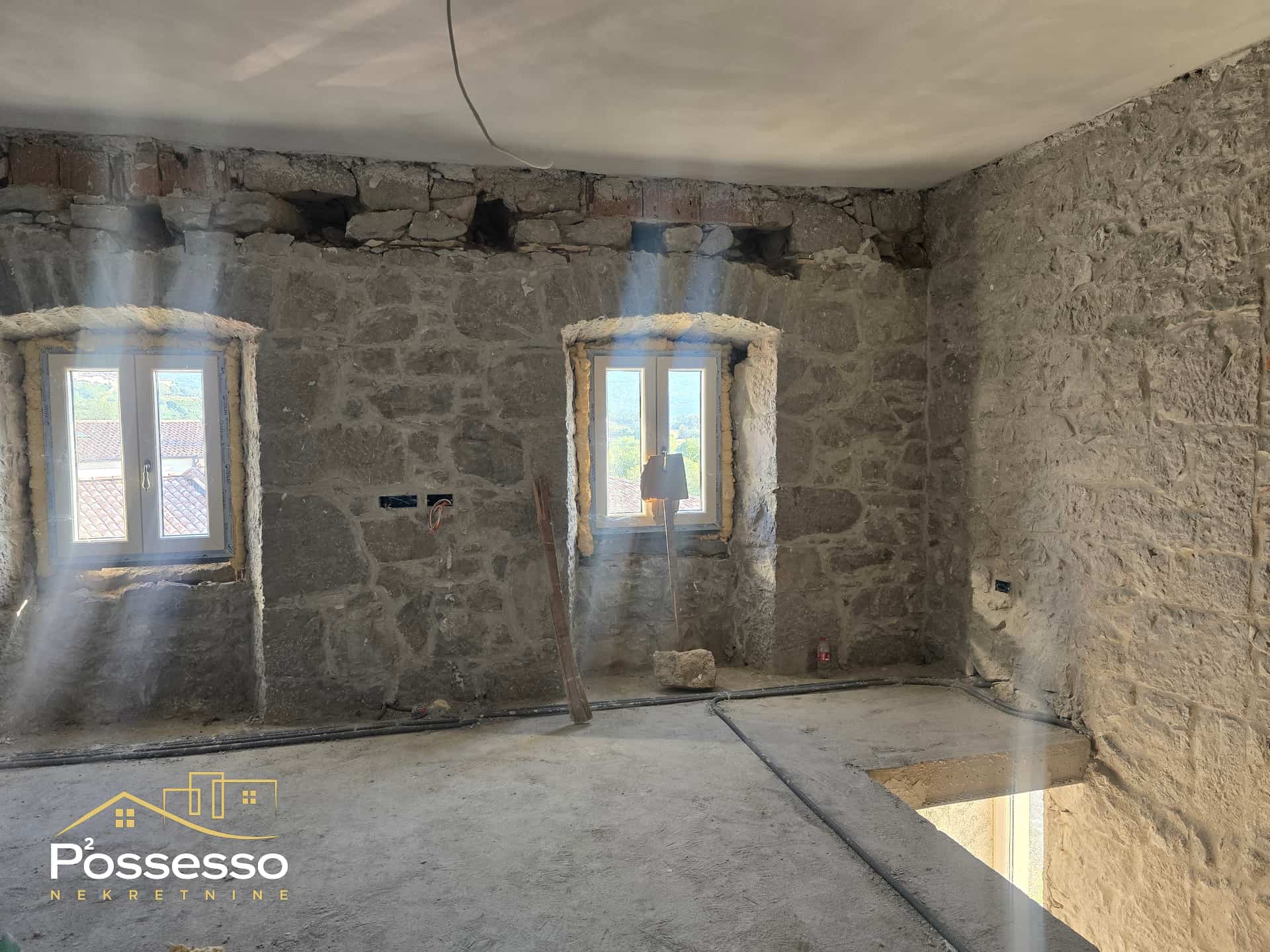 Buzet - kamena kuća s okućnicom - Possesso nekretnine