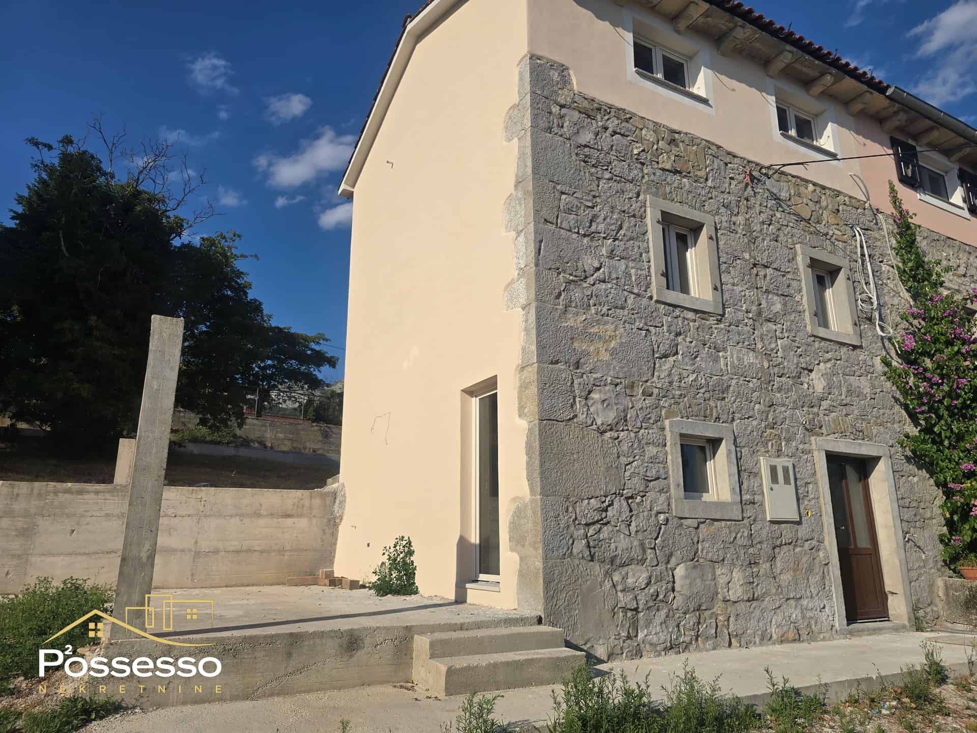 Buzet - kamena kuća s okućnicom - Possesso nekretnine