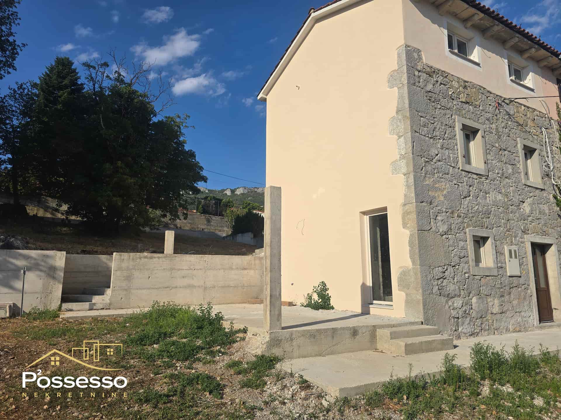Buzet - kamena kuća s okućnicom - Possesso nekretnine