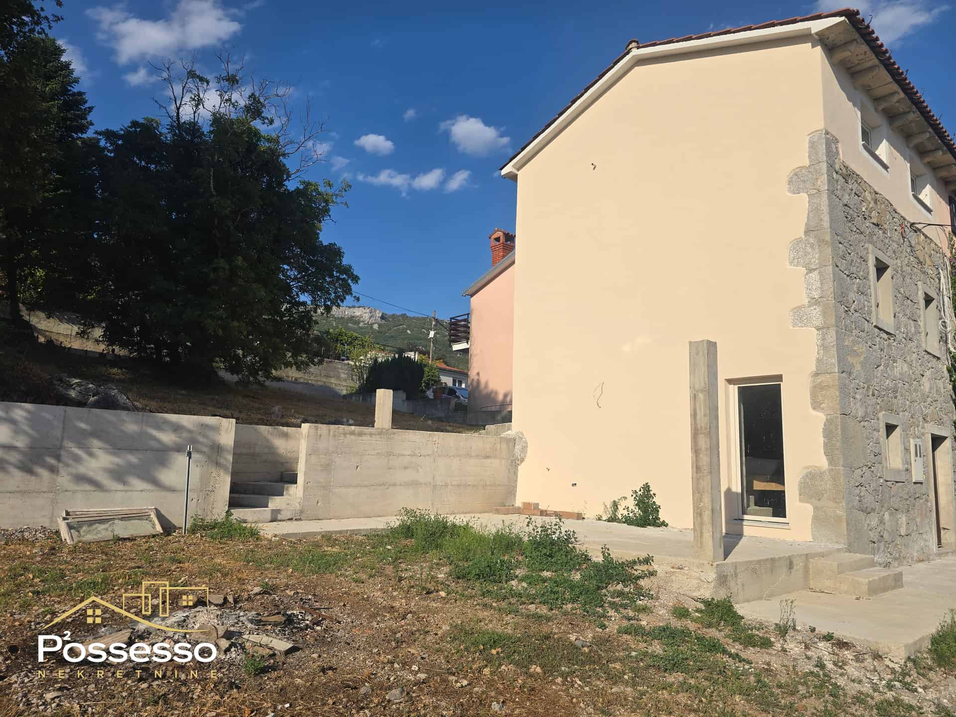Buzet - kamena kuća s okućnicom - Possesso nekretnine