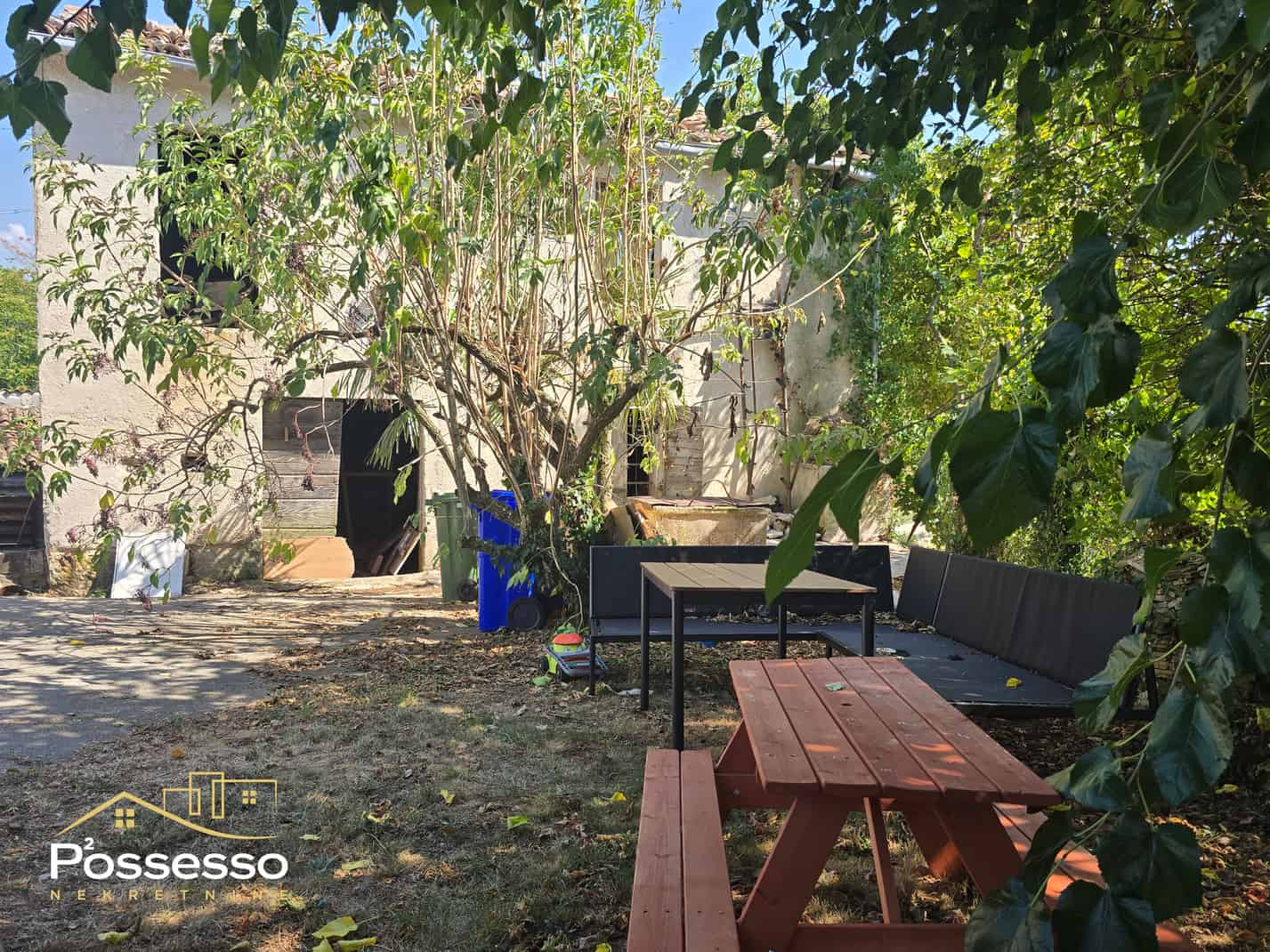 Buzet - samostojeći gospodarski objekt s okućnicom - Possesso nekretnine