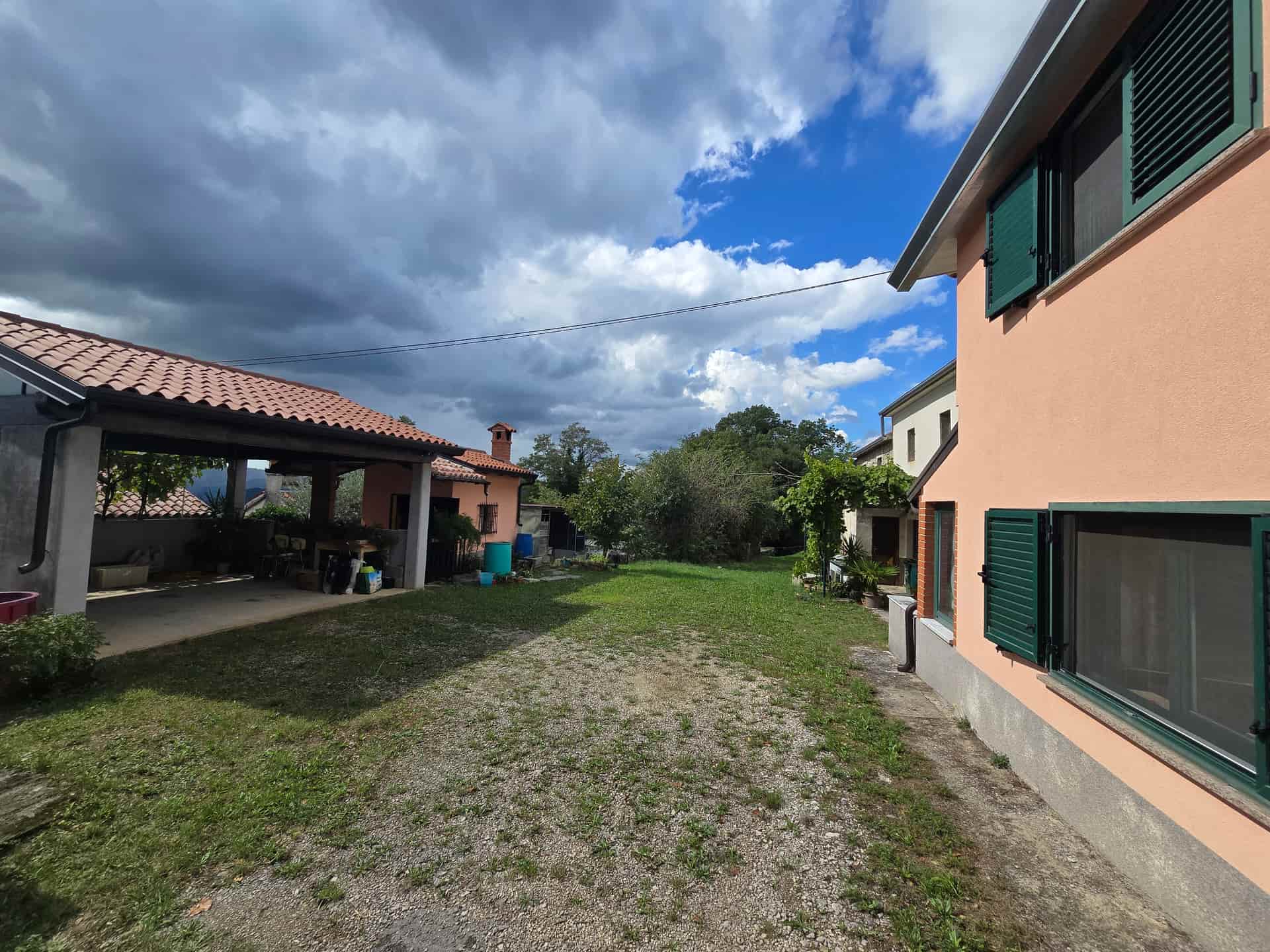 Buzet - imanje - Possesso nekretnine Istra